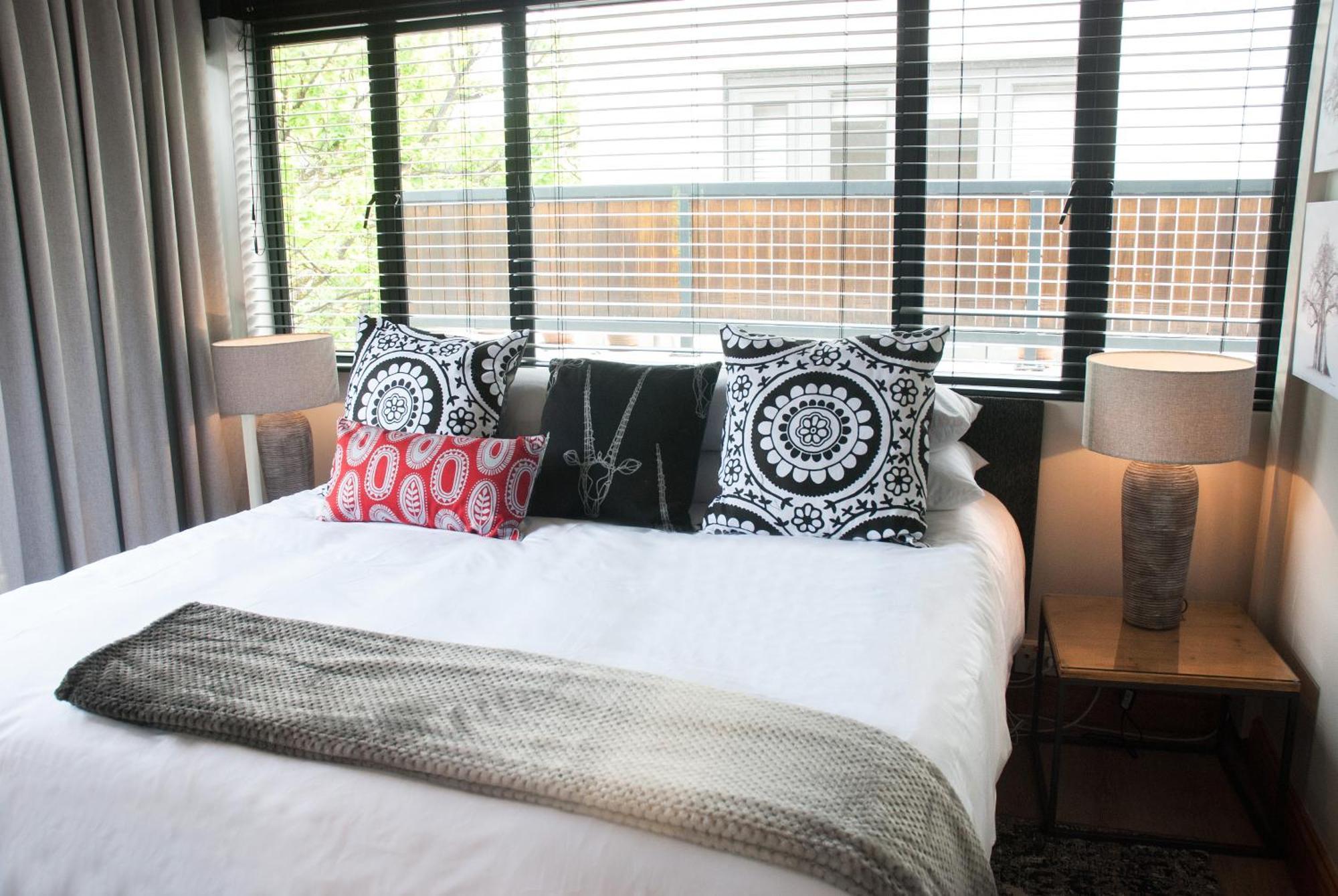 Apartemen 84 m² dengan 2 kamar tidur dan 2 kamar mandi pribadi di Pusat Stellenbosch Bagian luar foto