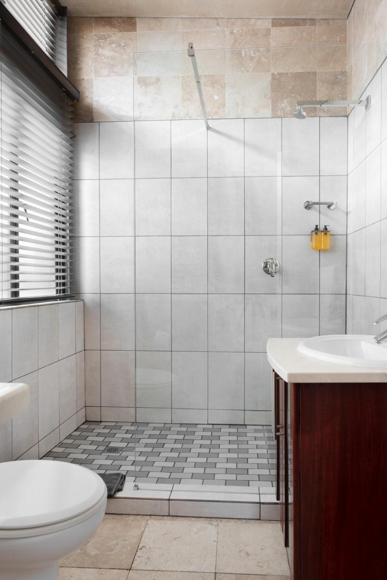 Apartemen 84 m² dengan 2 kamar tidur dan 2 kamar mandi pribadi di Pusat Stellenbosch Bagian luar foto