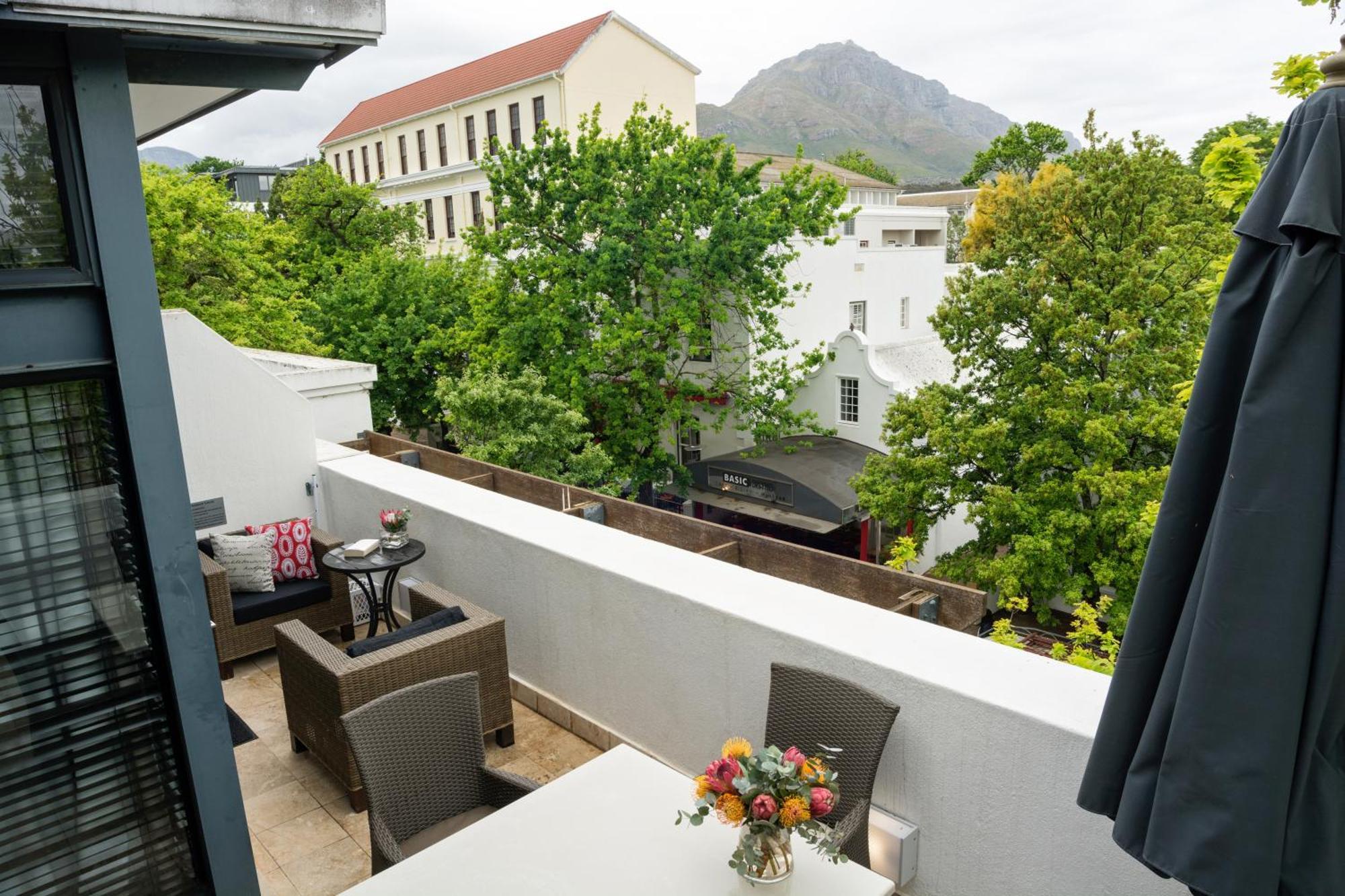 Apartemen 84 m² dengan 2 kamar tidur dan 2 kamar mandi pribadi di Pusat Stellenbosch Bagian luar foto
